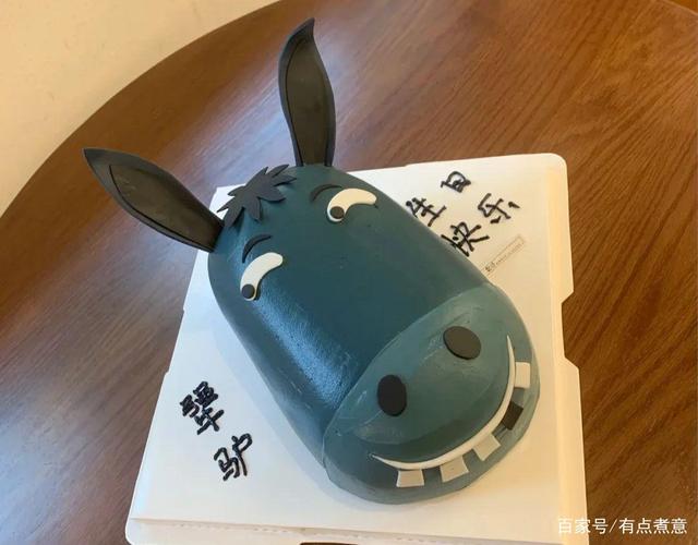 女子网上订购生日蛋糕,收到货后打开当场懵了,网友:已笑趴