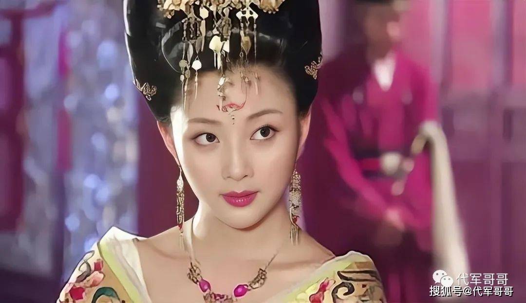 演员殷桃:曾经历一年无爱婚姻,离婚后绯闻不断,如今42岁还是单身
