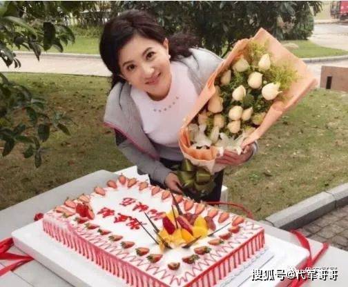 金铭:9岁时红遍全国,曾是撒贝宁的梦中女神,如今42岁却还是单身