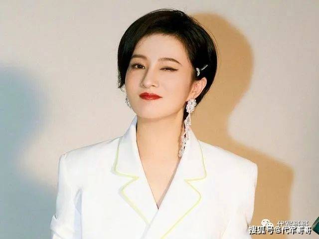 金铭:9岁时红遍全国,曾是撒贝宁的梦中女神,如今42岁却还是单身